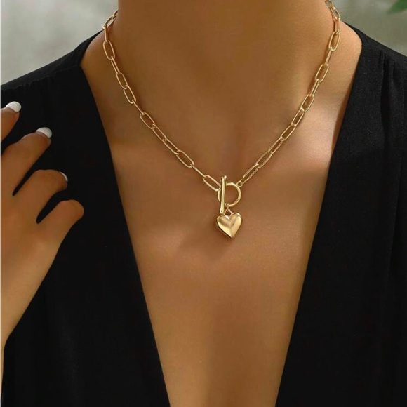 Jewelry - Gold Toggle Heart Charm Chain Necklace